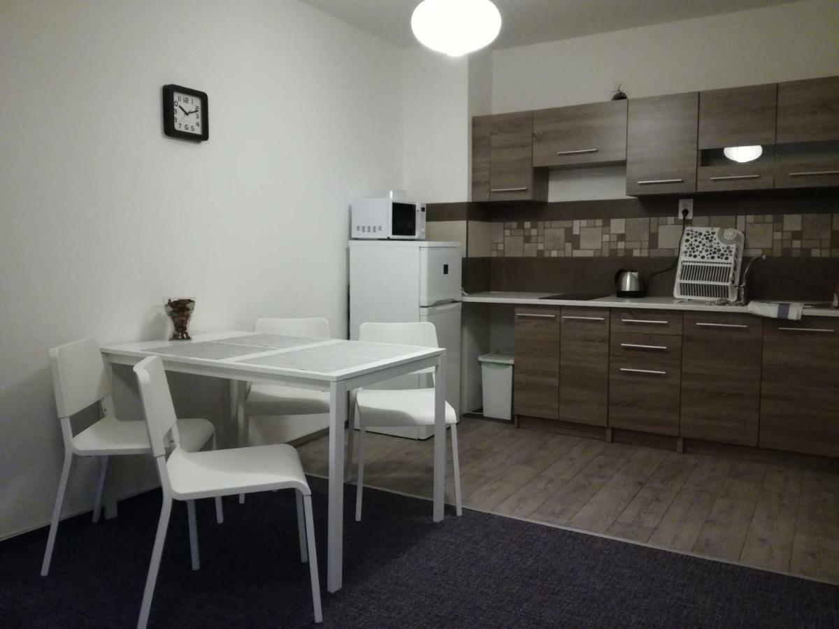 Apartman Prefa Benesov nad Ploucnici Bagian luar foto